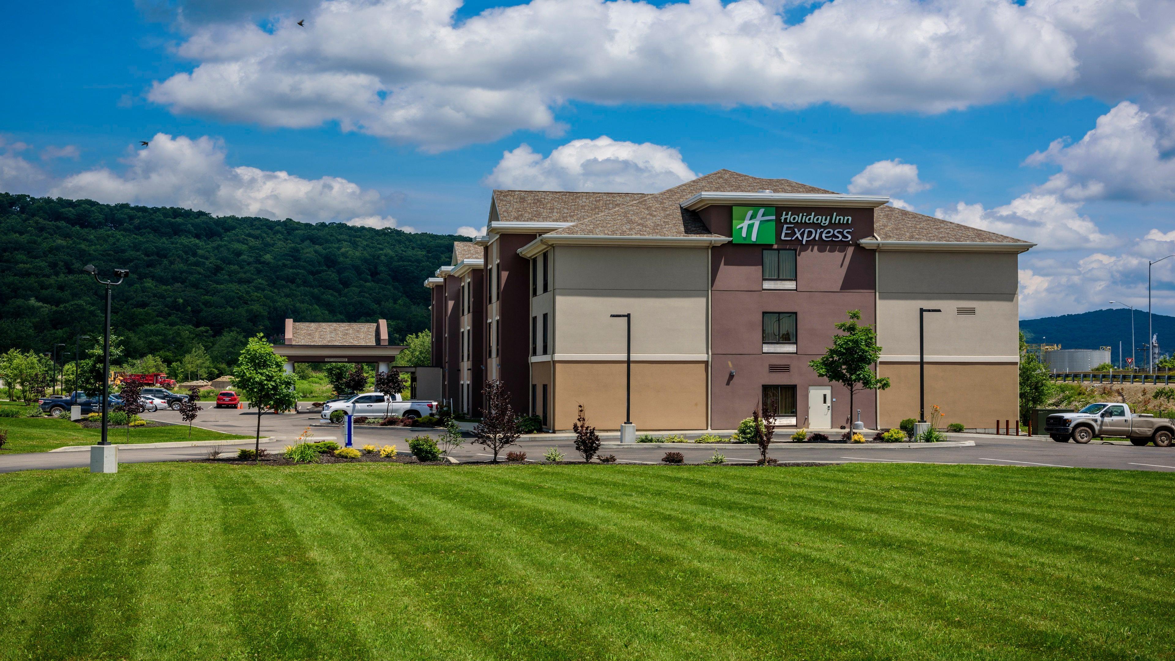 Holiday Inn Express And Suites - Bradford By Ihg Exterior foto