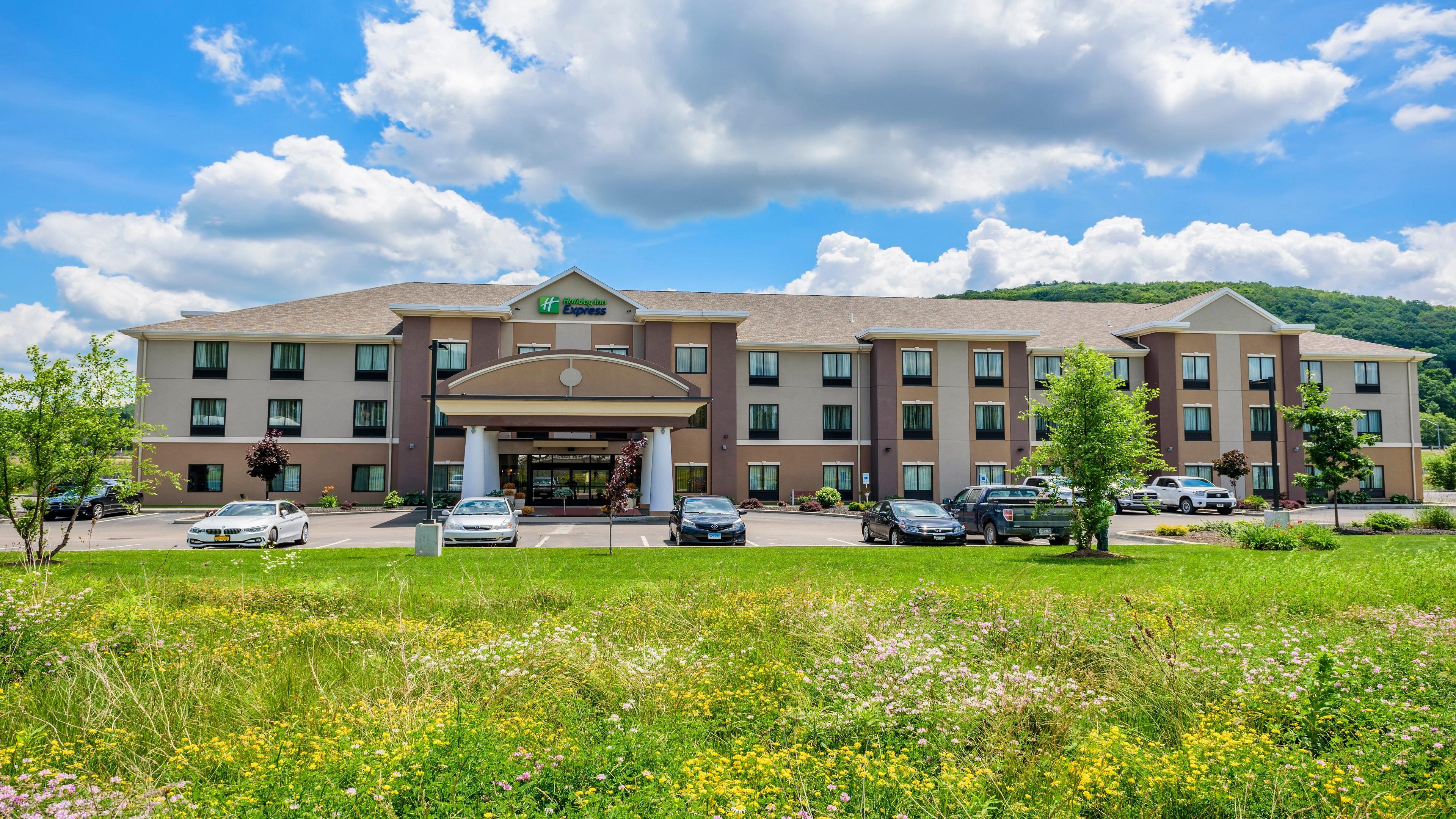 Holiday Inn Express And Suites - Bradford By Ihg Exterior foto